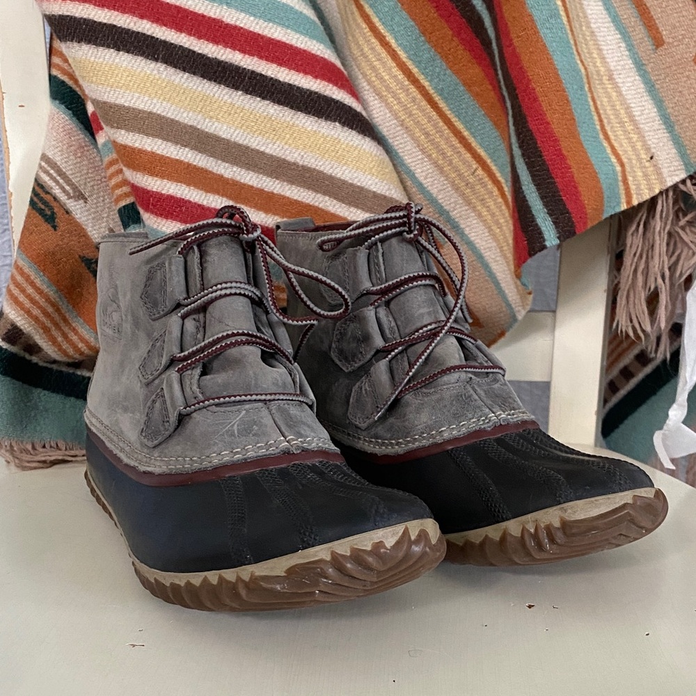 Sorel Out & About Gray and Black Rain Winter Ankle Duck Boots  Waterproof
